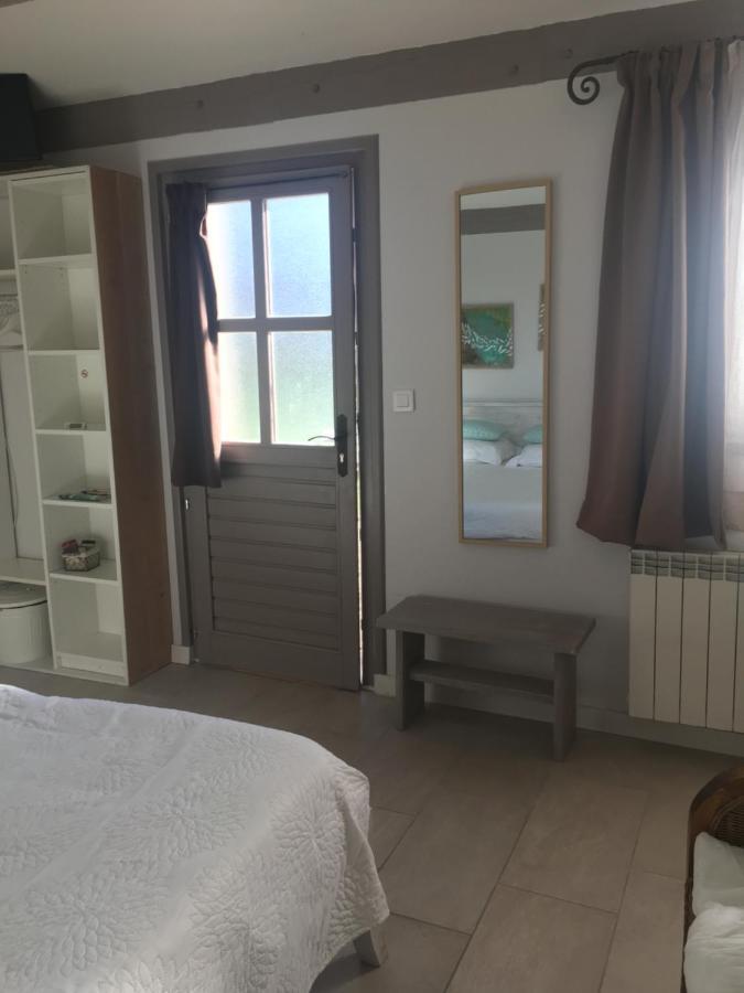 L'Atelier Des Coudelieres Bed and Breakfast Le Thor Exteriör bild